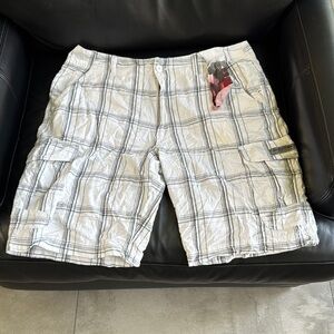 NWT Men's White Plaid Cargo Shorts